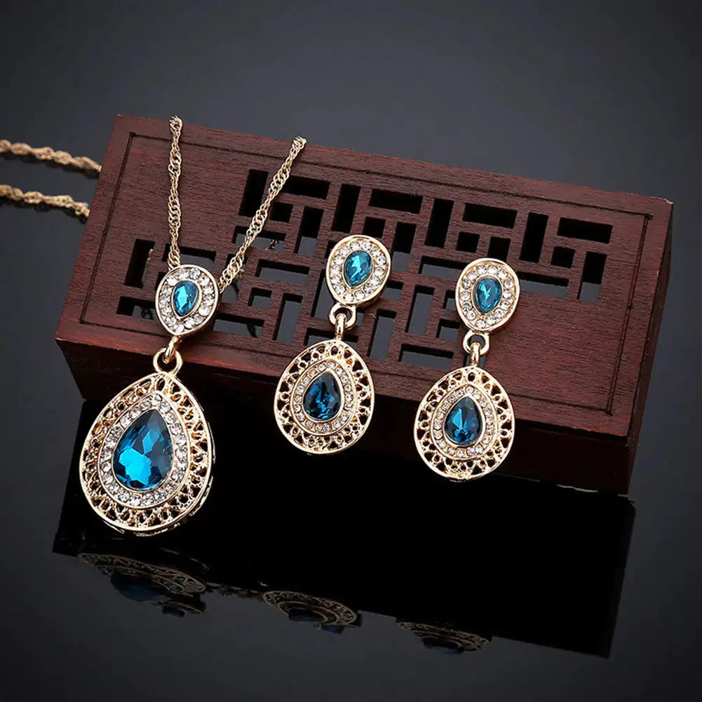 Stunning Crystal Jewelry Set